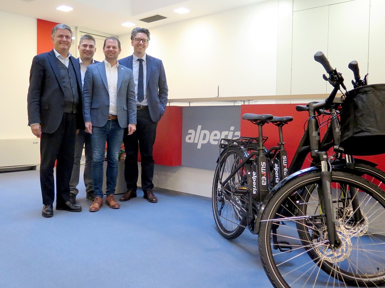 Alperia consegna due bici elettriche all’SWREA